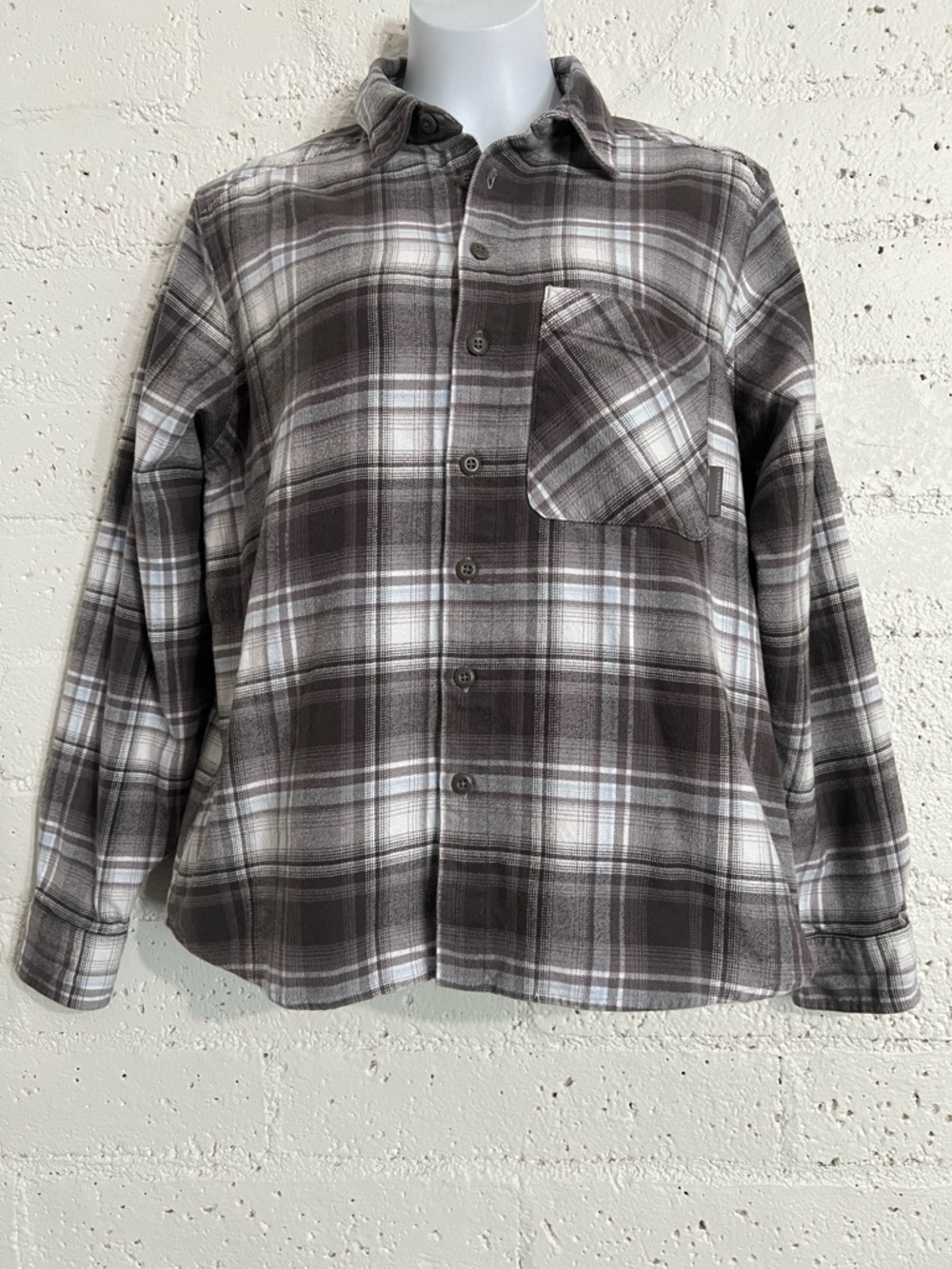 Under Armour Button Front Top XL Gray Blue Plaid Loose Flannel Long Sleeve BW13